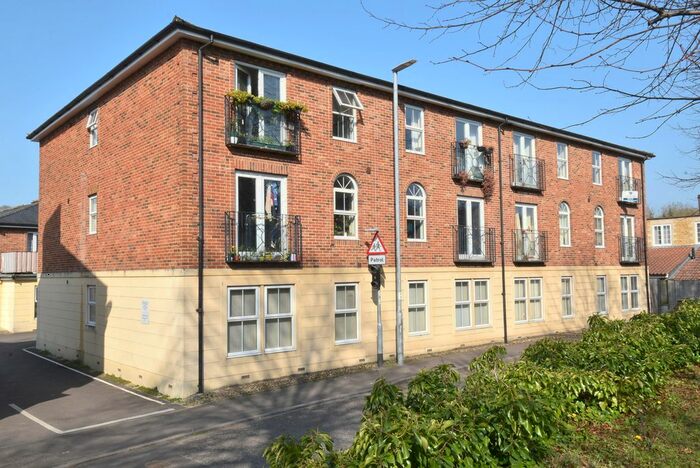 2 Bedroom Flat To Rent In St Peters House, Wincanton, BA9