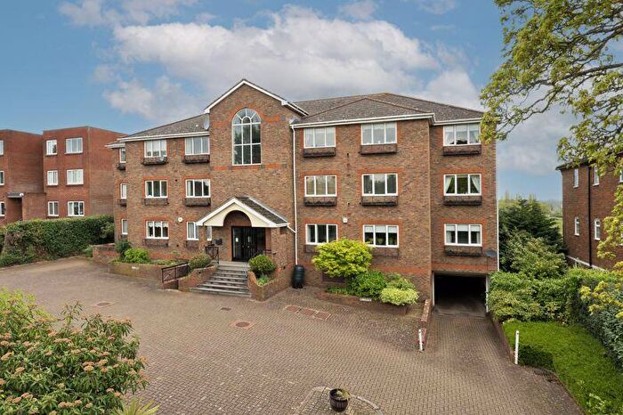 2 Bedroom Flat To Rent In Beckworth Place, Weybridge, KT13