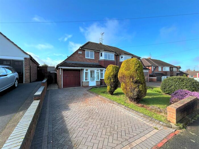 3 Bedroom House To Rent In Brackenfield Road, Halesowen, West Midlands, B63