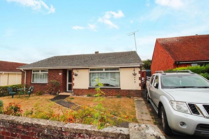 3 Bedroom Bungalow For Sale In Pinckneys Way, Durrington, SP4