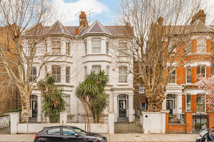3 Bedroom Flat To Rent In St. Quintin Avenue, North Kensington, W10