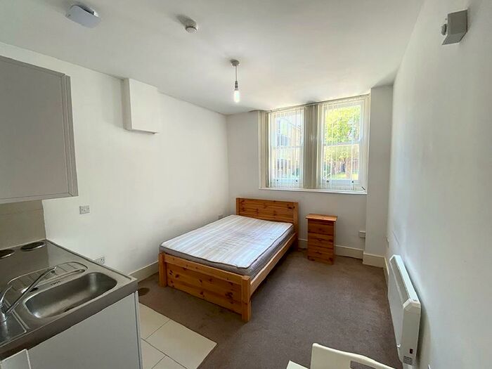 Studio To Rent In Aylward Street, Portsmouth, PO1