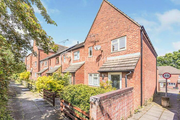 4 Bedroom End Of Terrace House To Rent In Bell Close, Greenhithe, Kent, DA9