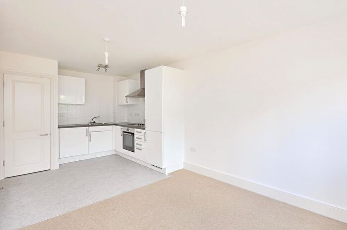 1 Bedroom Flat To Rent In Denning Mews, London, SW12