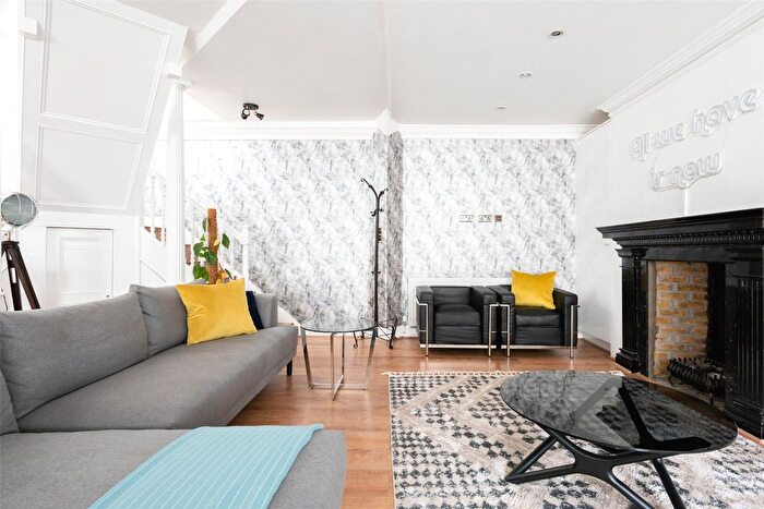 3 Bedroom Mews To Rent In Junction Mews, London, W2