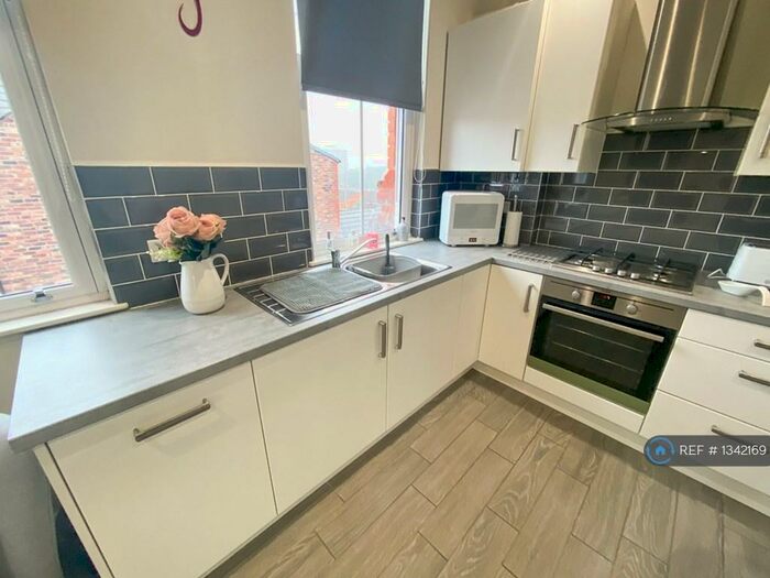 2 Bedroom Flat To Rent In Gladstone Street, Woolton, Liverpool, L25