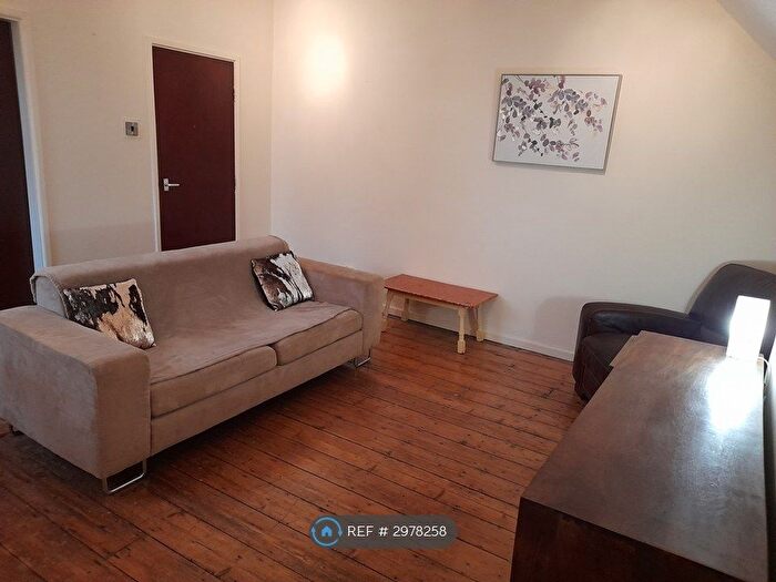 1 Bedroom Flat To Rent In Palatine Road, Manchester, M20