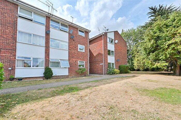 2 Bedroom Flat To Rent In Cedar Court, St. Albans, Hertfordshire, AL4
