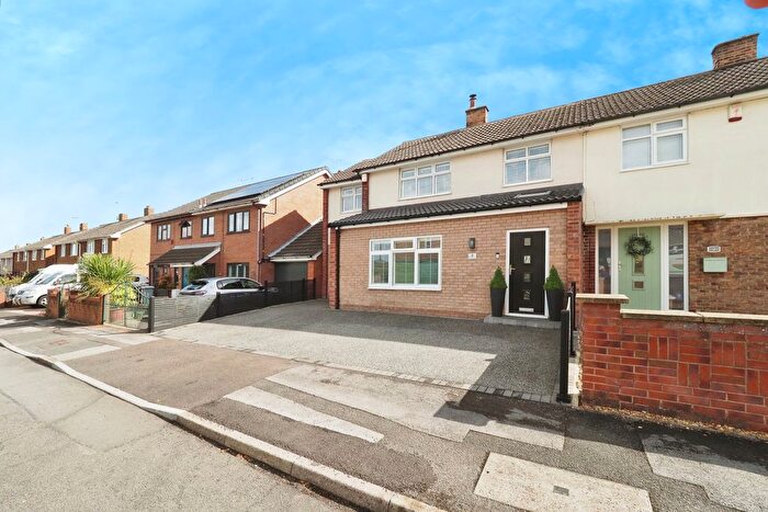 4 Bedroom Semi-Detached House For Sale In Thoresby Road, Mansfield, NG21