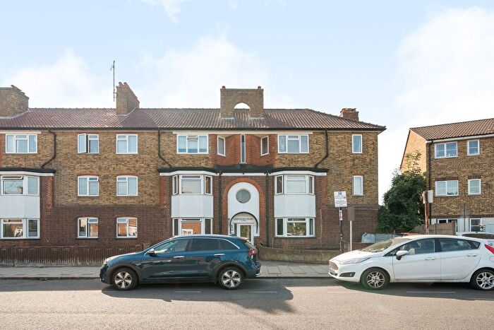 2 Bedroom Flat For Sale In Brathway Road, Southfields, London, SW18
