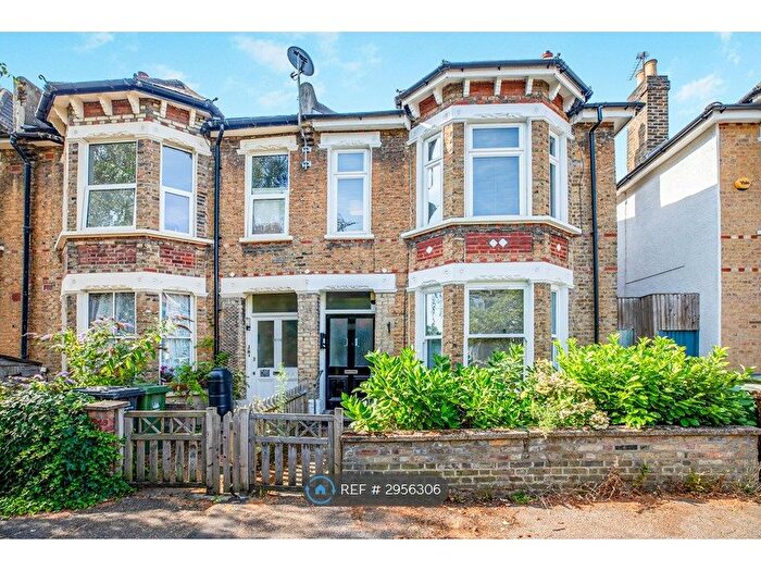 2 Bedroom Flat To Rent In Comerford Road, London, SE4