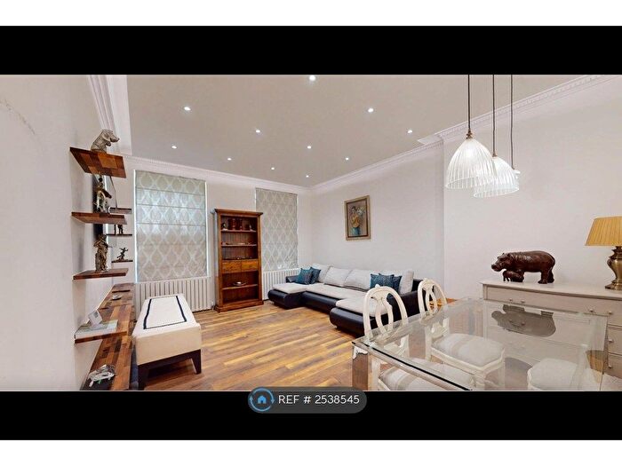 3 Bedroom Flat To Rent In Princes Gate, London, SW7