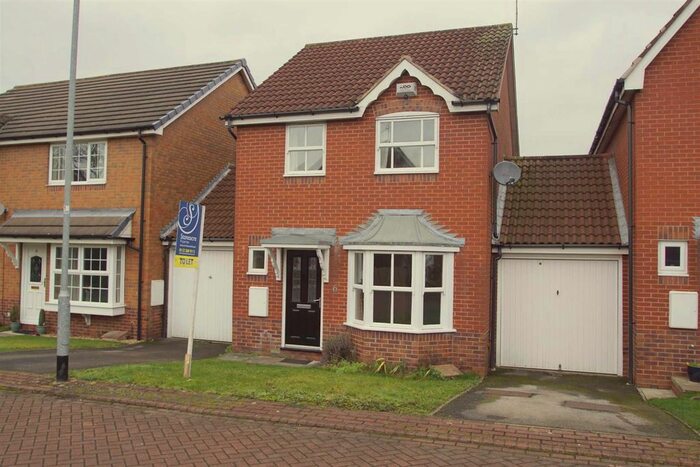 3 Bedroom Link Detached House To Rent In Silkstone Court, Crossgates, Leeds, LS15