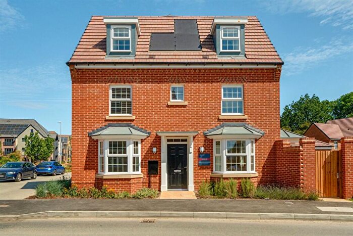 4 Bedroom Semi-Detached House To Rent In Bedroom Semi Detached House In Bugle Grove, Finchampstead, RG40
