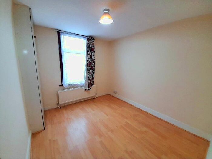 2 Bedroom Flat To Rent In St. Georges Square, London, E7