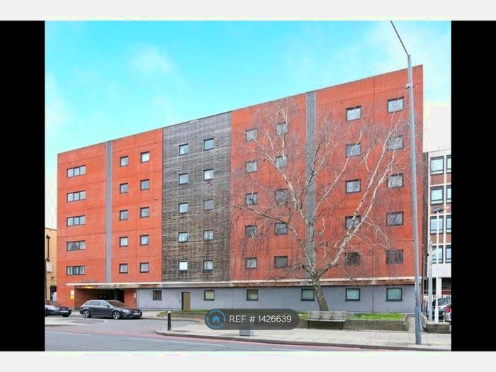 2 Bedroom Flat To Rent In Radnor House, London, SW16