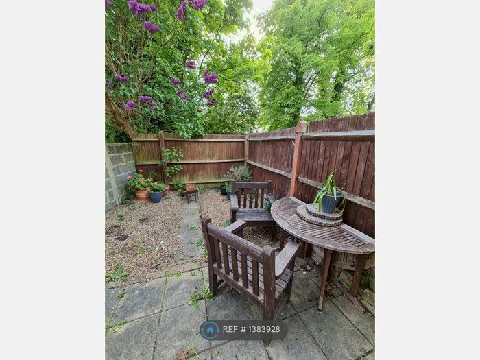 Studio To Rent In Thornhill Road, Croydon, CR0