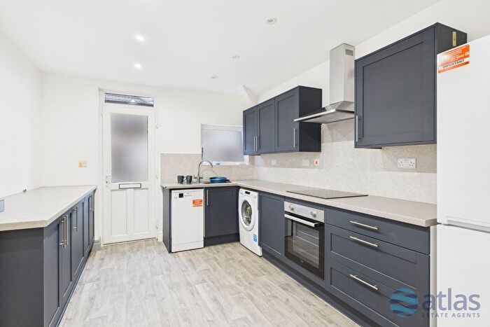 3 Bedroom Flat To Rent In Allerton Road, Allerton, L18