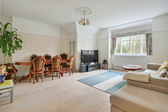 3 Bedroom Apartment To Rent In Denbridge Road, Bromley, BR1