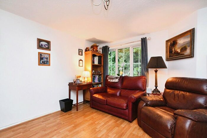 3 Bedroom End Of Terrace House For Sale In Hudson Way, Swindon, SN25