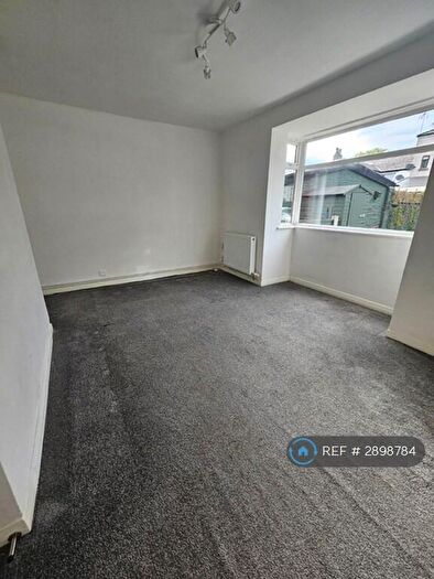 2 Bedroom Flat To Rent In Rooden Court, Prestwich, M25