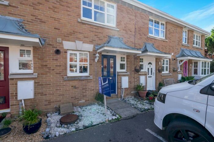 2 Bedroom Terraced House To Rent In Middleton On Sea, PO22