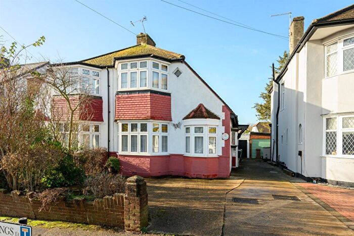 3 Bedroom Chalet For Sale In The Bramblings, Chingford, E4