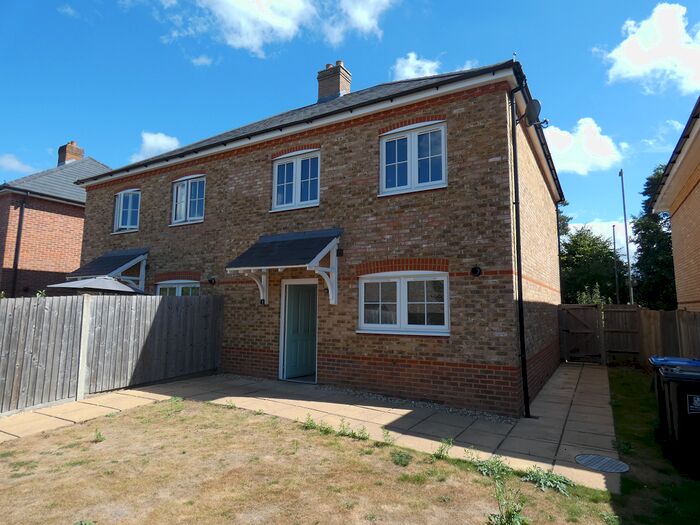 3 Bedroom Property To Rent In Bagshot Road, Knaphill, Woking, GU21