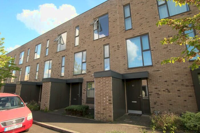 3 Bedroom Town House To Rent In Clay Farm Drive, Trumpington, Cambridge, CB2