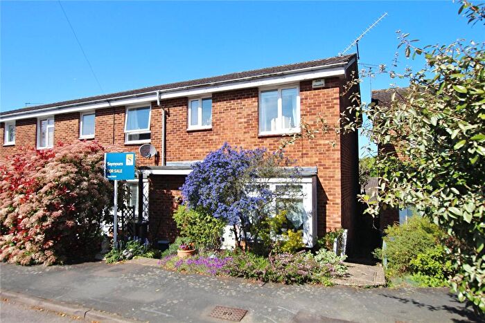 3 Bedroom End Of Terrace House For Sale In Tolldene Close, Knaphill, Woking, Surrey, GU21
