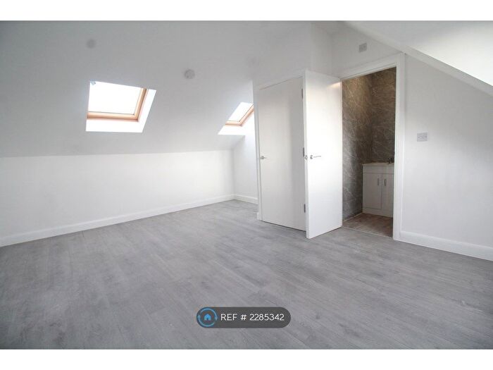 3 Bedroom Flat To Rent In Melton Road, Leicester, LE4