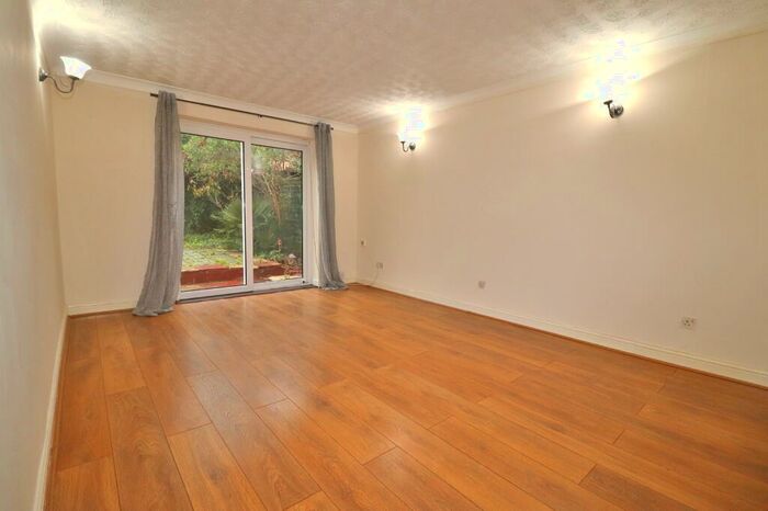 3 Bedroom House To Rent In Iris Mews, SS15