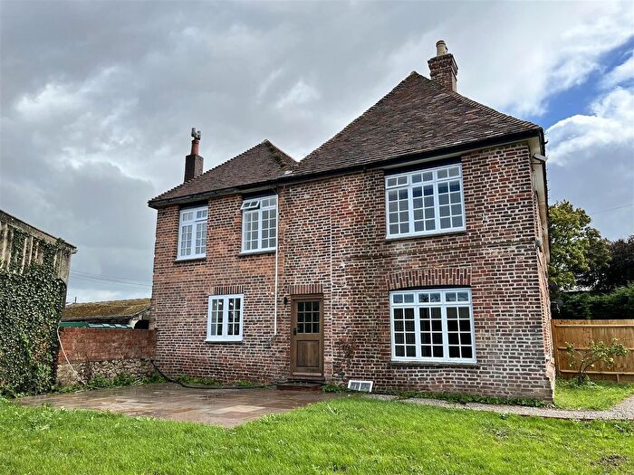 3 Bedroom Semi-Detached House To Rent In Blackwall Road, Hinxhill, TN25