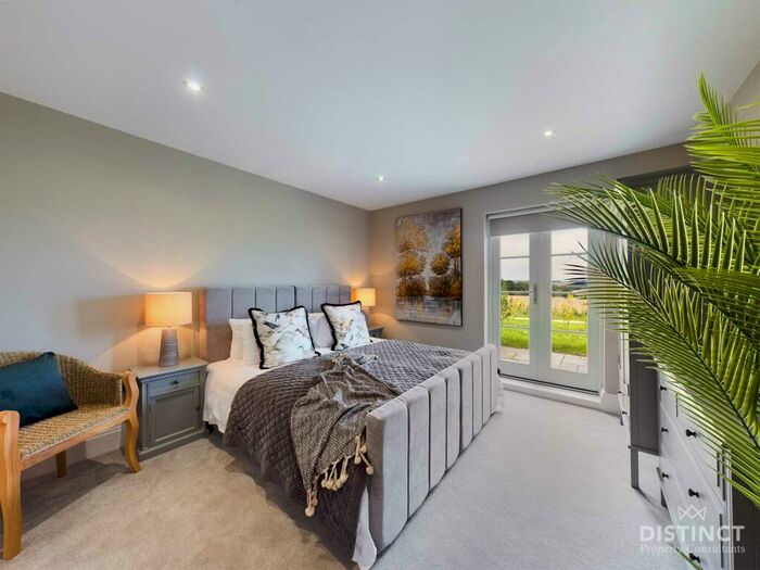 2 Bedroom Apartment For Sale In Flat Riverview, Windrush Heights, Burford, OX18