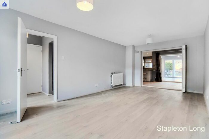 5 Bedroom Property To Rent In Chatsworth Way, London SE27