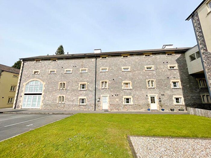 3 Bedroom Flat To Rent In Oakhill, BA3