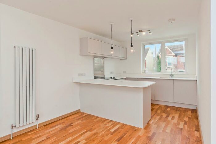 3 Bedroom Maisonette To Rent In Hollingbury Road, Brighton, East Sussex, BN1