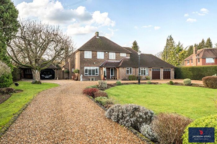 4 Bedroom Detached House For Sale In Sharpenhoe Road, Streatley, Bedfordshire, LU3