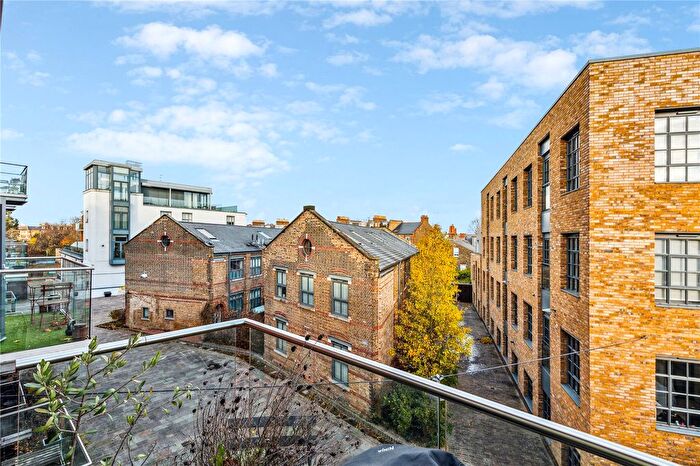 1 Bedroom Flat For Sale In Macaulay Road, London, SW4