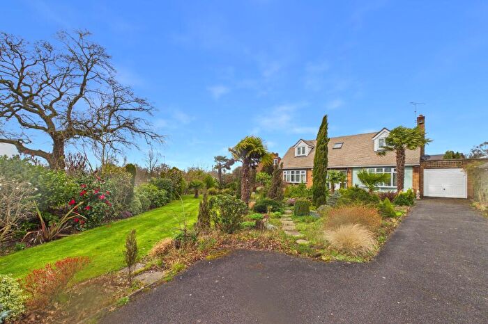 3 Bedroom Link Detached House For Sale In Weston Grove, Upton, CH2