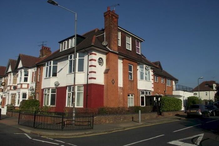1 Bedroom Flat To Rent In Sandleigh Road, Leigh-On-Sea, SS9