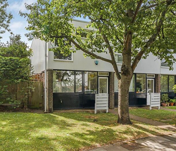 2 Bedroom Terraced House For Sale In Blagdon Walk, Teddington, TW11