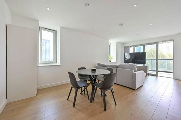 2 Bedroom Flat To Rent In Buckhold Road, Wandsworth Town, London, SW18