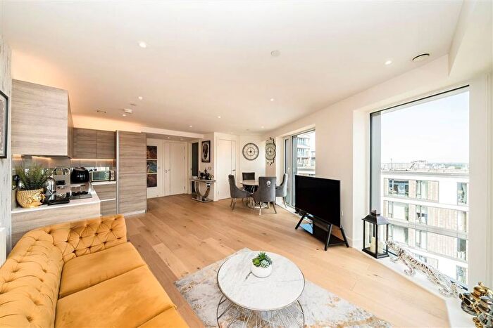 1 Bedroom Flat For Sale In Duke Of Wellington Avenue, Woolwich, SE18