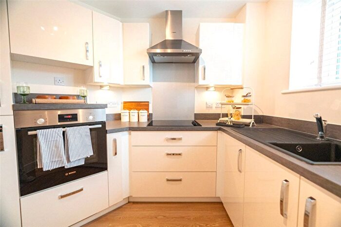 2 Bedroom Flat For Sale In % Share Of William House, Thatcham, RG19