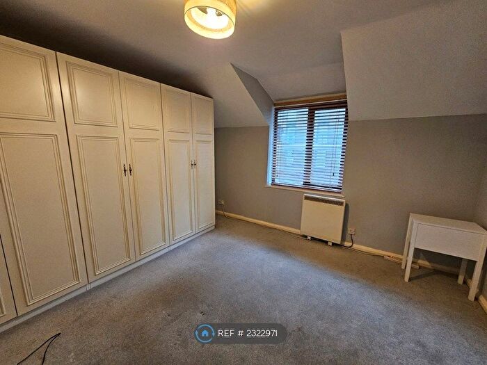 1 Bedroom Flat To Rent In Linden Place, Staines-Upon-Thames, TW18