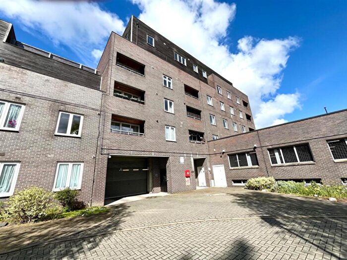 1 Bedroom Apartment To Rent In Poppy Drive, Enfield, EN3