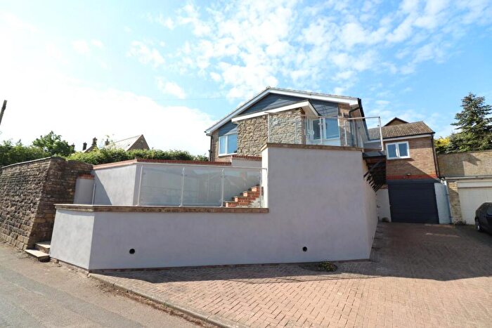 3 Bedroom Detached Bungalow For Sale In High Street South, Rushden, NN10