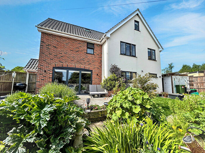 5 Bedroom Detached House For Sale In Church Road, Blundeston, Lowestoft, NR32