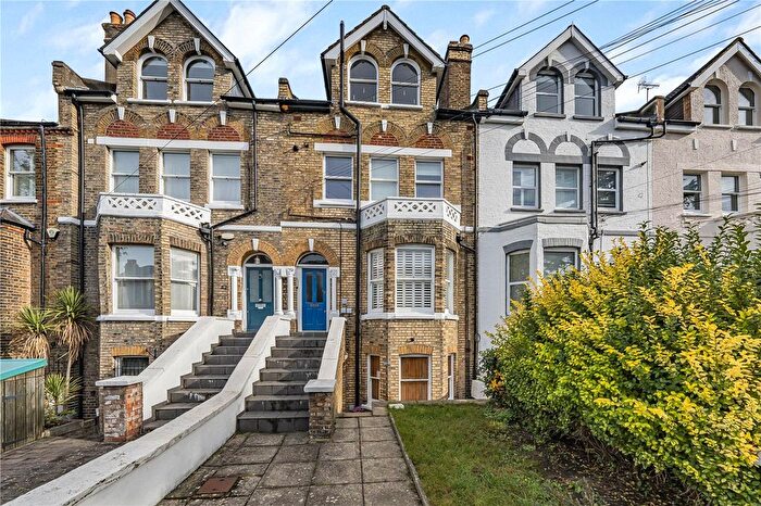 2 Bedroom Flat To Rent In Queens Road, Twickenham, TW1